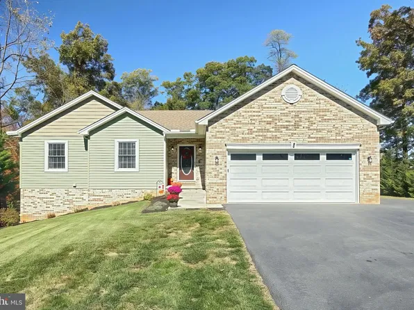 15 Fisher Dr, East Berlin, PA 17316