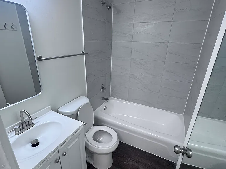 1135 N Boxwood Dr #G2 — Photo 5