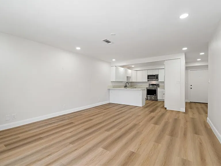 1360 Shadow Ln #M — Photo 10