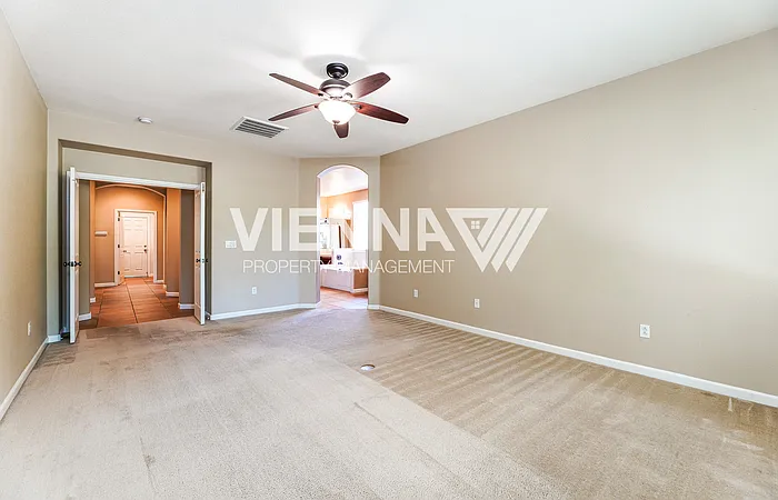 1014 Waterford Dr — Photo 11
