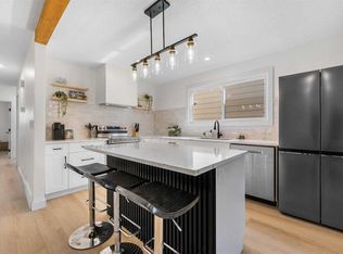 966 S Berkley Dr NW, Calgary, AB T3K1A2