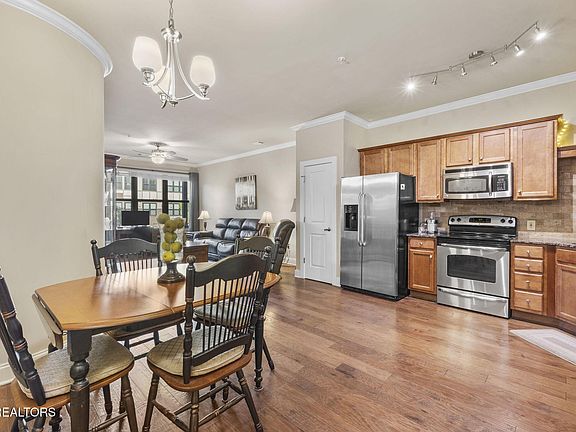4th image of 445 W Blount Ave APT 326