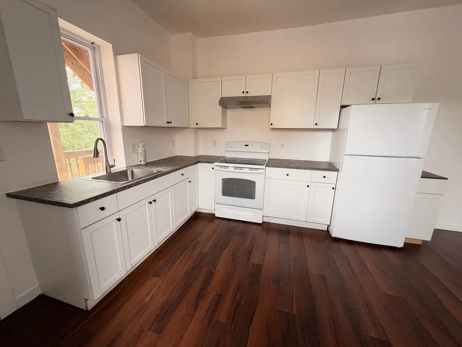 4 bed, $1,450 — Photo 2