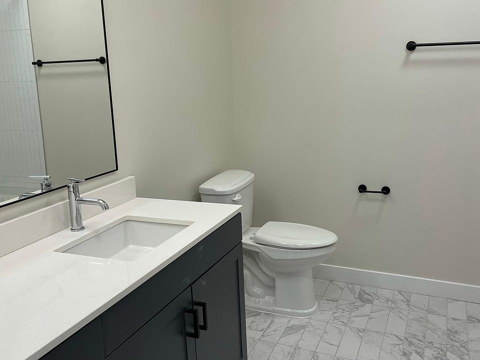 2nd image of 330 E 400 S #745