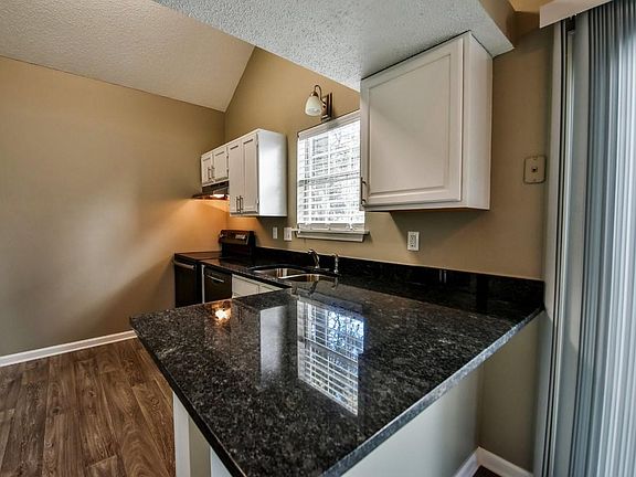 3rd image of 2816 Robinwood Ln