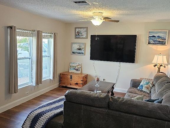 5th image of 835 SW Sandia Avenue