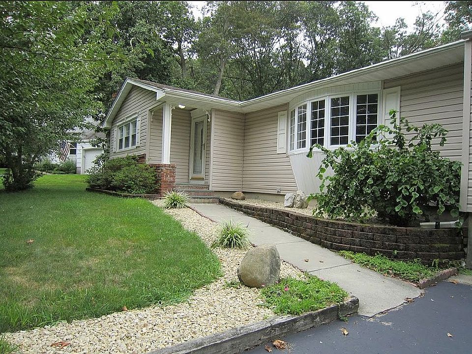 1st image of 11 New Castle Ct