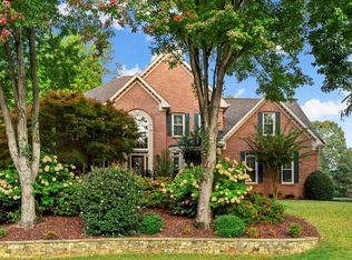 335 Fairleaf Ct, Alpharetta, GA 30022
