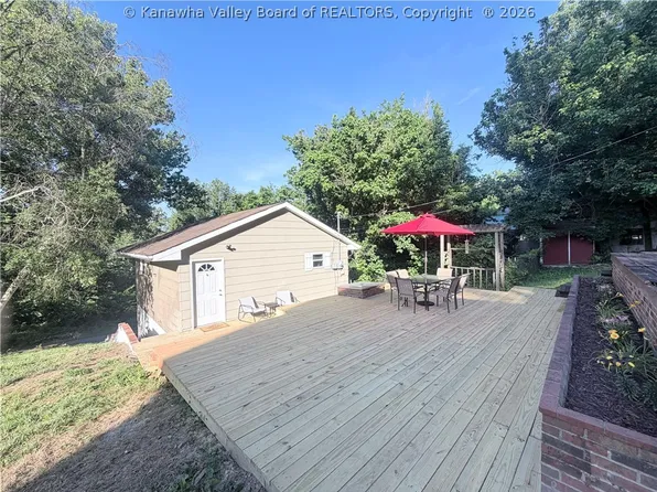 132 Roberts Rd, Dunbar, WV 25064