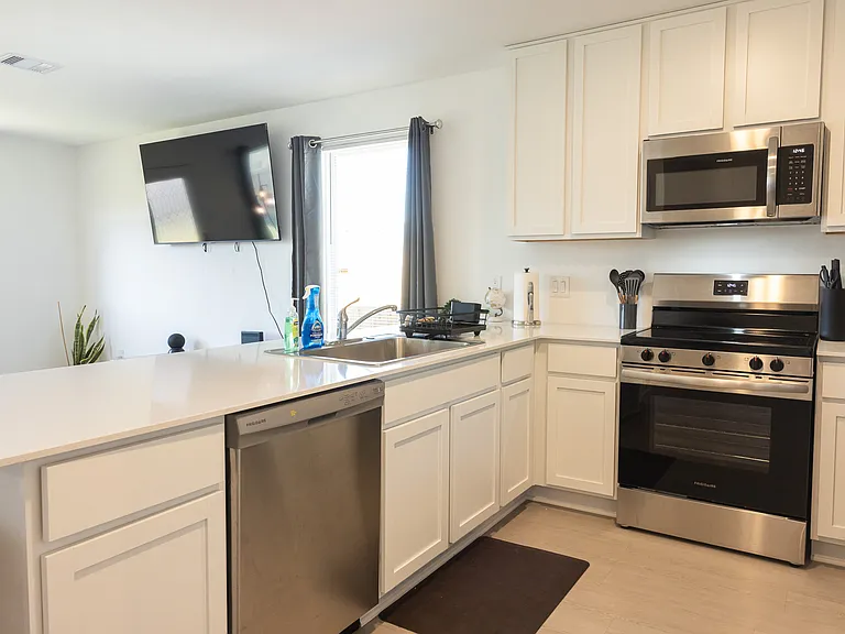 5322 Gabby Pass — Photo 6