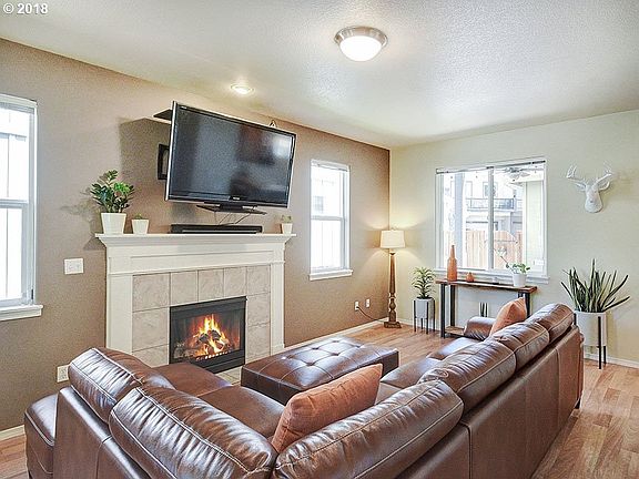 3rd image of 3428 SE Ironwood Ave