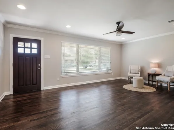 743 Robinhood Pl, San Antonio, TX 78209