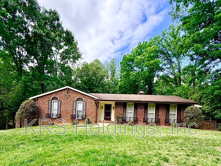 407 Westmoreland Ct — Photo 1