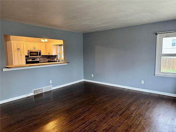 3rd image of 824 E 6th St