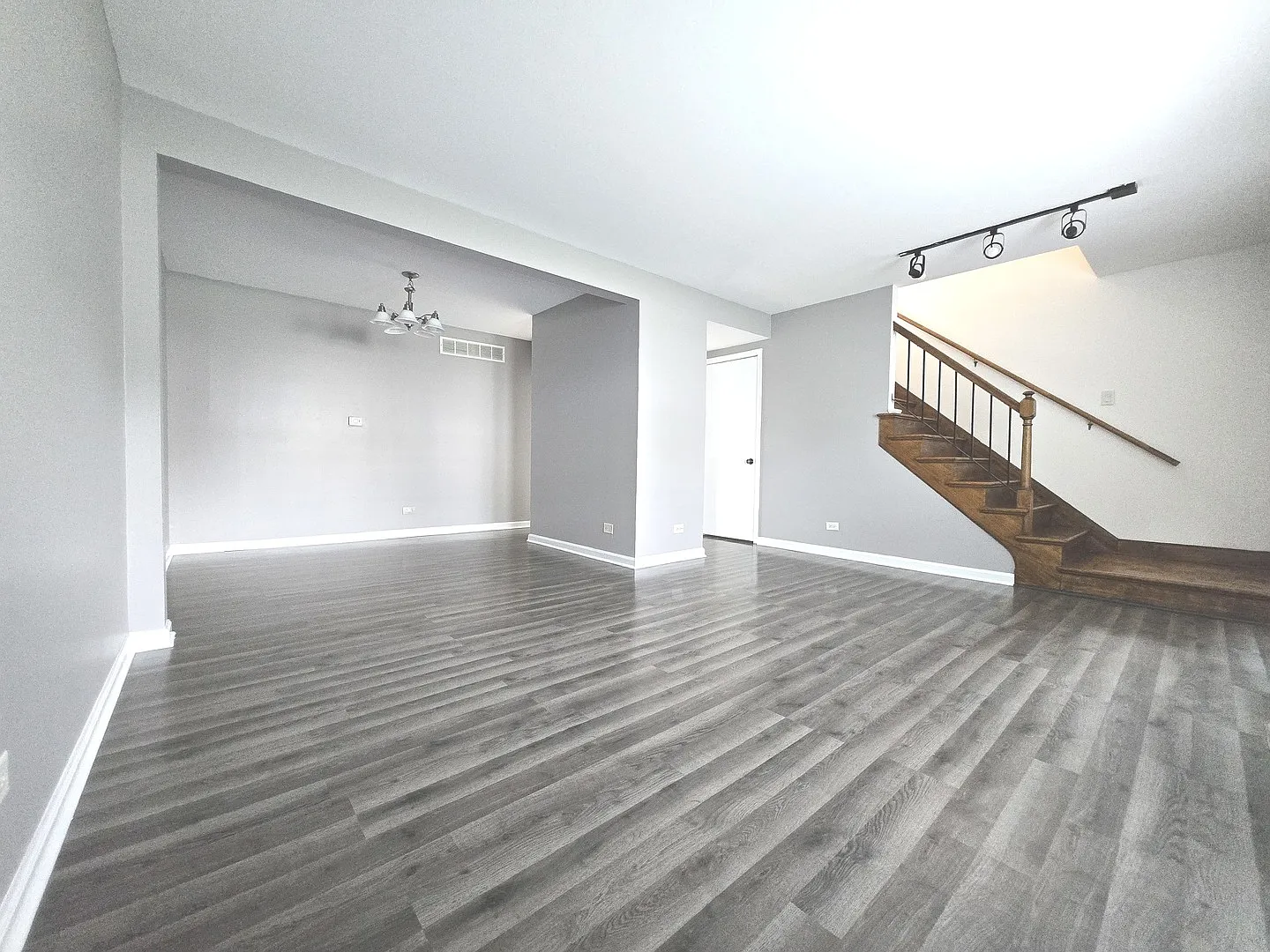 2 bed, 1.5 bath, 2000 sqft, $2,450 — Photo 3