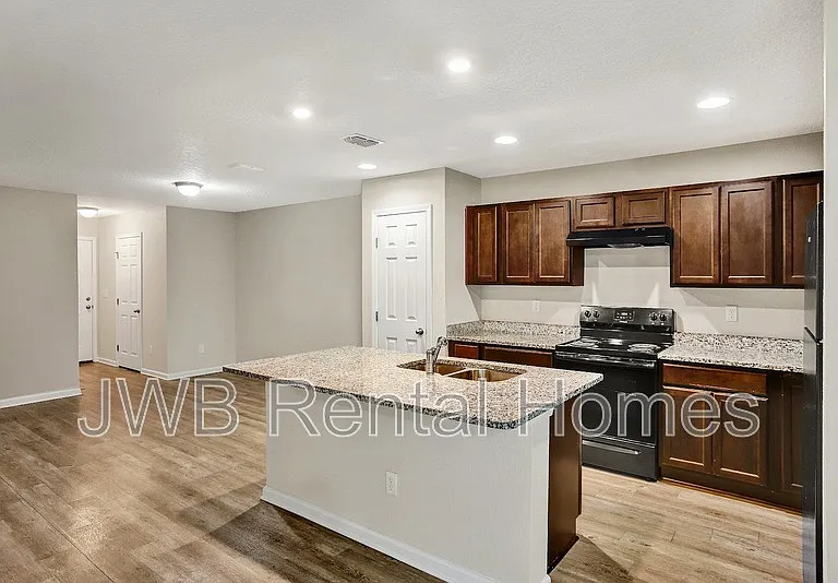 1211 Orton St — Photo 3