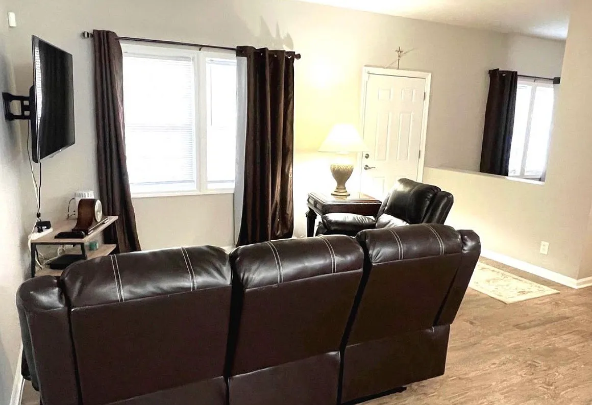1 bed, 1.5 bath, 1594 sqft, $1,200 — Photo 4