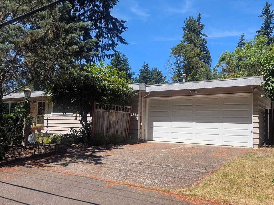1st image of 704 N 163rd St