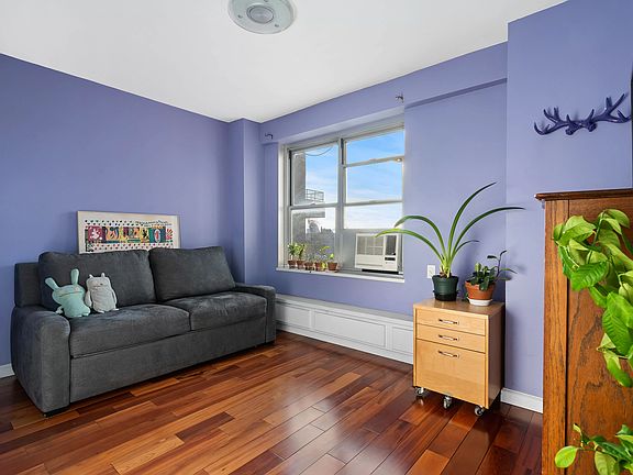 4th image of 570 Grand St APT H-1905
