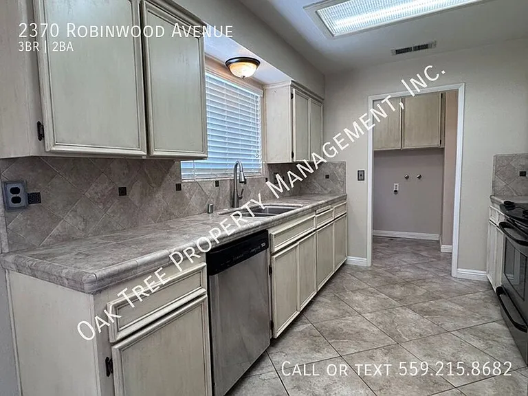 2370 Robinwood Ave — Photo 10