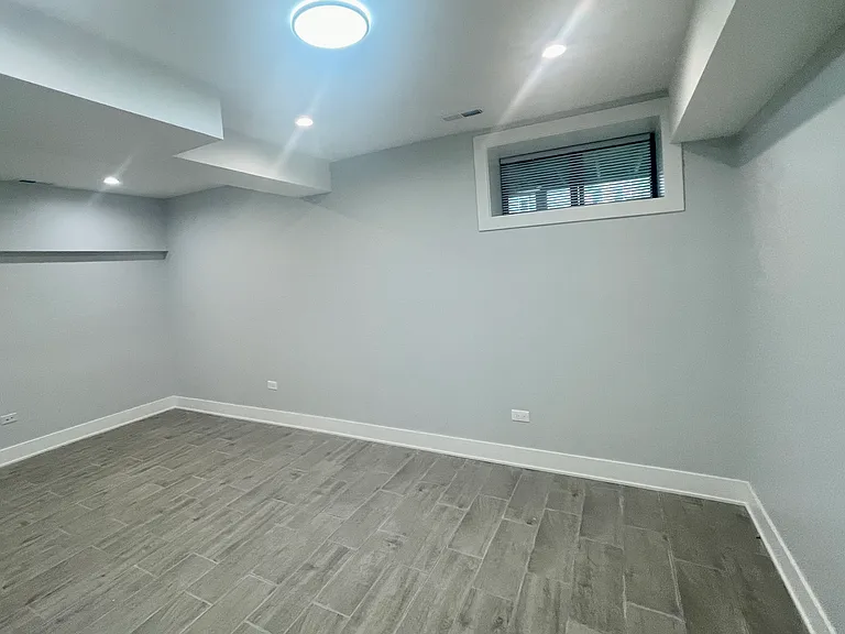 4220 S Calumet Ave — Photo 4