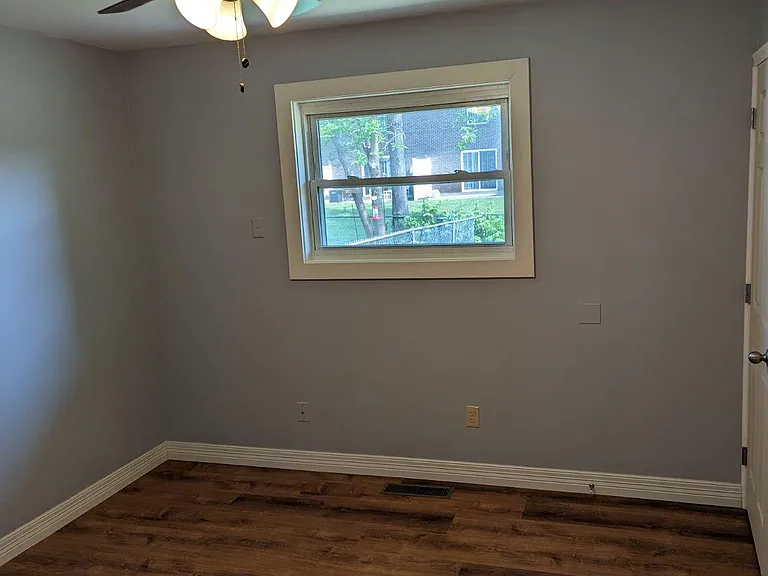 518 Brookview Ct — Photo 8