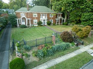 26 Overlook Cir, New Rochelle, NY 10804