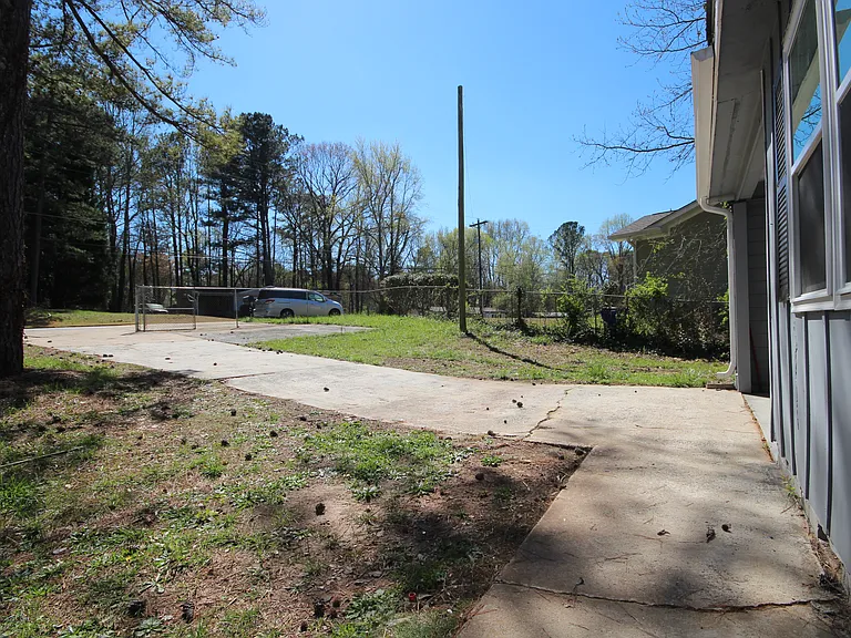 815 Gettysburg Trl NE — Photo 22