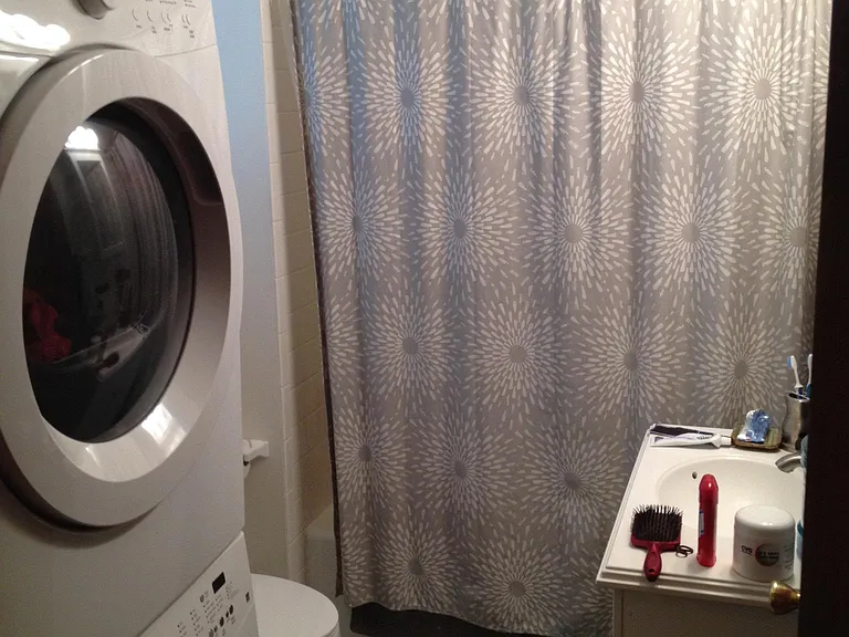 2nd Floor full bath with Washer & Dryer