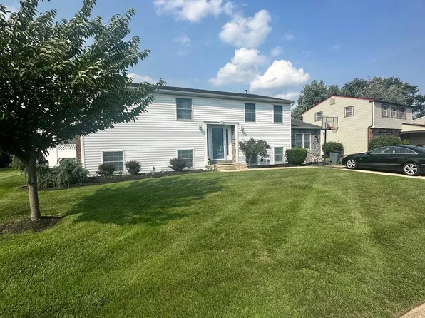 15 Princeton Dr, Laurel Springs, NJ 08021