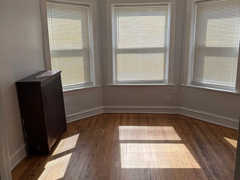 SPACIOUS 2 BEDROOM APARTMENTS AVAILABLE — Photo 64