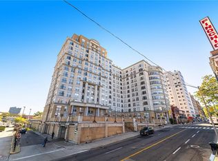 135 James St S #1605, Hamilton, ON L8P2Z6