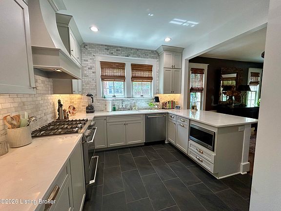 4th image of 2306 Woodford Pl