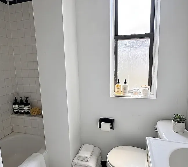 325 E 21st St #20 — Photo 5