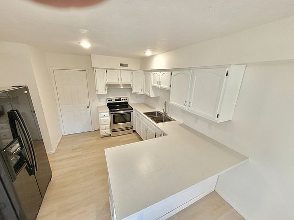 5th image of 30 Westhaven Dr