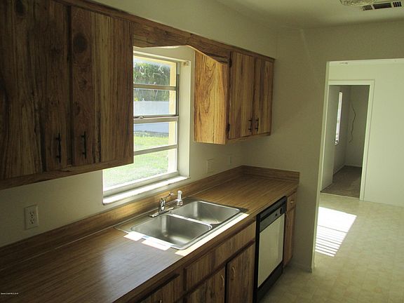 4th image of 2807 Watkins Dr