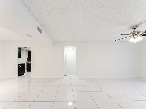 4th image of 606 NW 13th St APT 23
