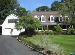 390 Squaw Brook Rd, North Haledon, NJ 07508