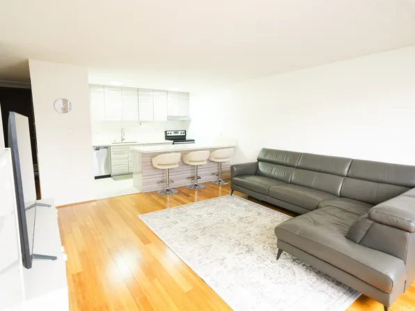 827 Kinau St #D703, Honolulu, HI 96813