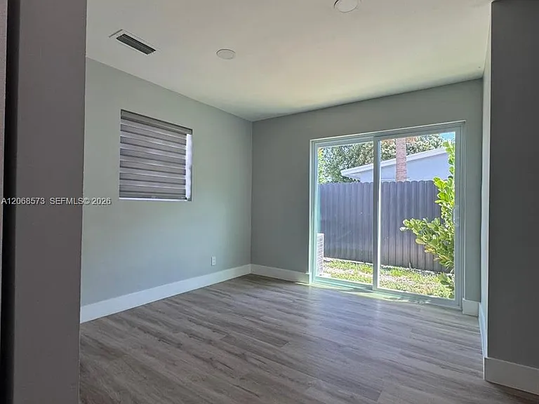 2865 NE 13th Ave — Photo 8