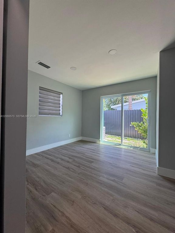 2865 NE 13th Ave, photo 8