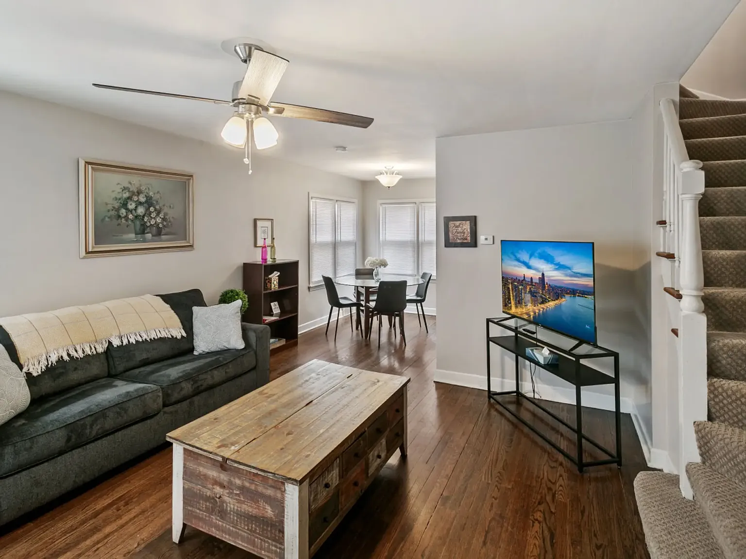 3 bed, 1000 sqft, $3,200 — Photo 2