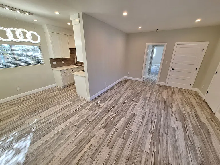 13611 Vanowen St #15 — Photo 1