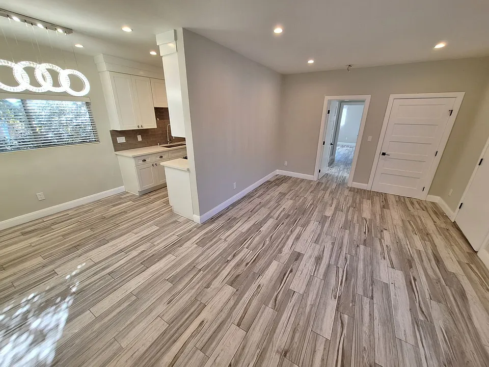 13611 Vanowen St #15