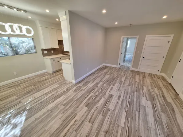 13611 Vanowen St APT 15, Van Nuys, CA 91405