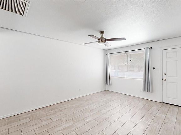 5th image of 801 W Oak Dr