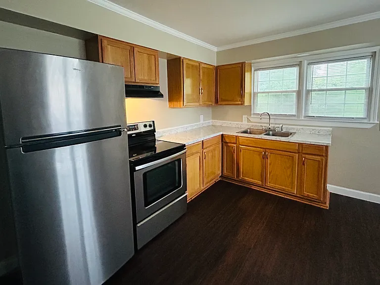 210 Park Ave #B — Photo 9