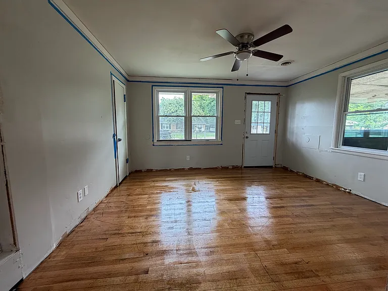 604 Denton St — Photo 2