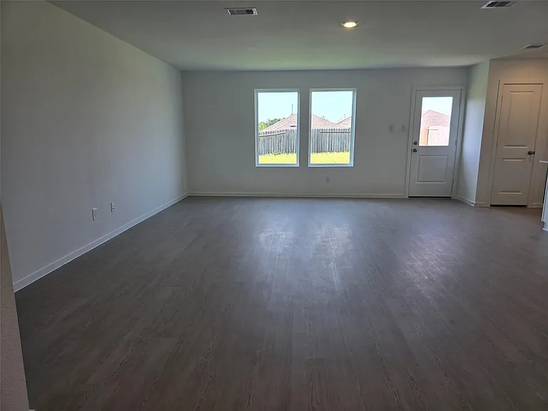 25446 Carnation Ct — Photo 5