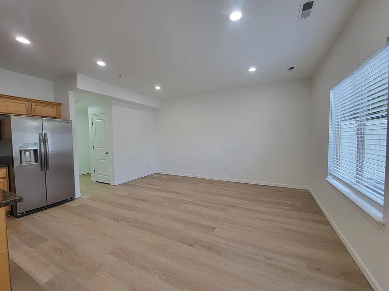 1378 W Stone Meadow Dr — Photo 5
